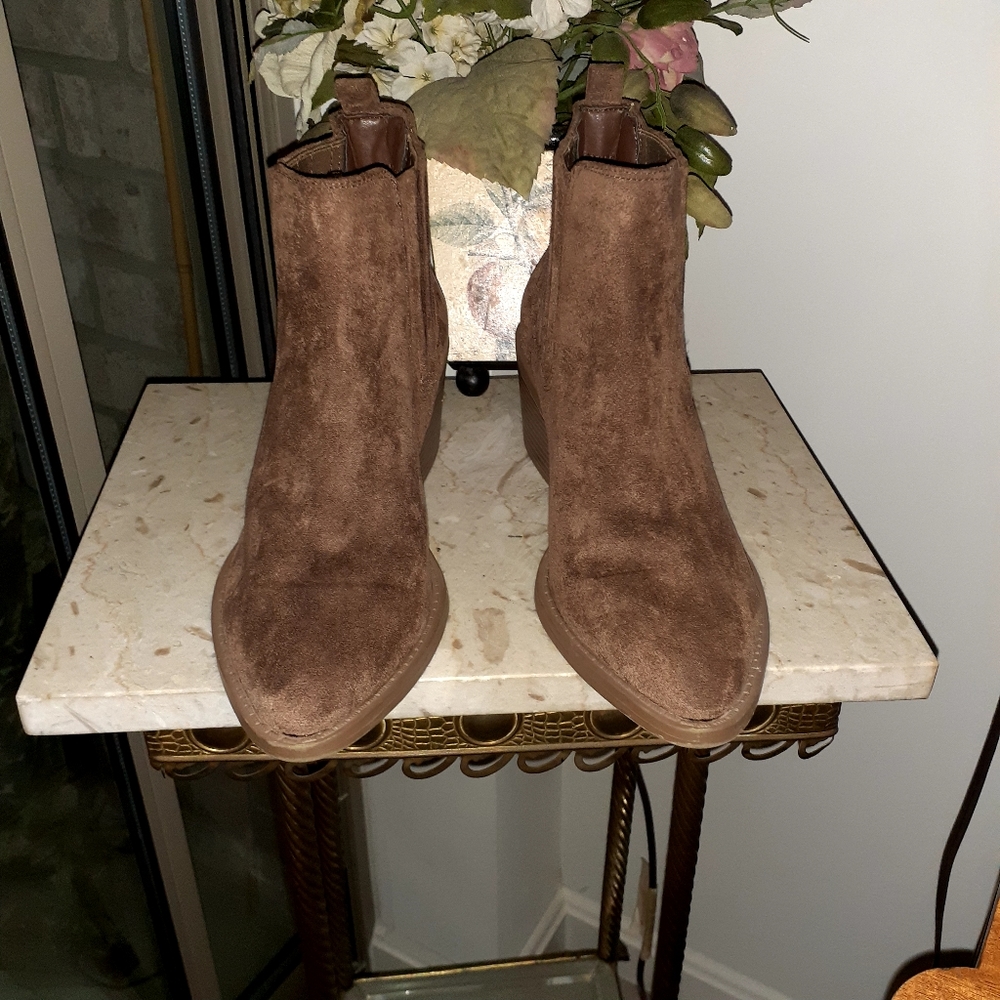 Forever 21  size 8 pointed toe western ankle booties brown